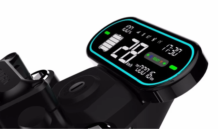 Miku Max | Solid Black