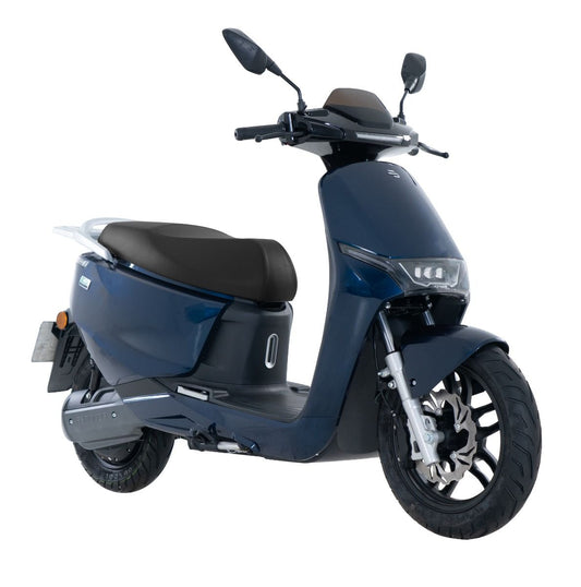 Ecooter E3 e-scooter in donkerblauw, driekwart vooraanzicht op witte achtergrond