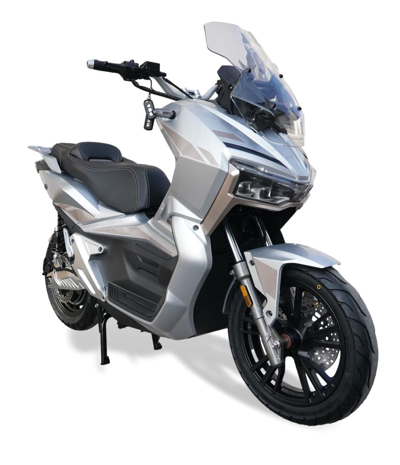 Zilveren XDAO Mars e-scooter in driekwart vooraanzicht op witte achtergrond