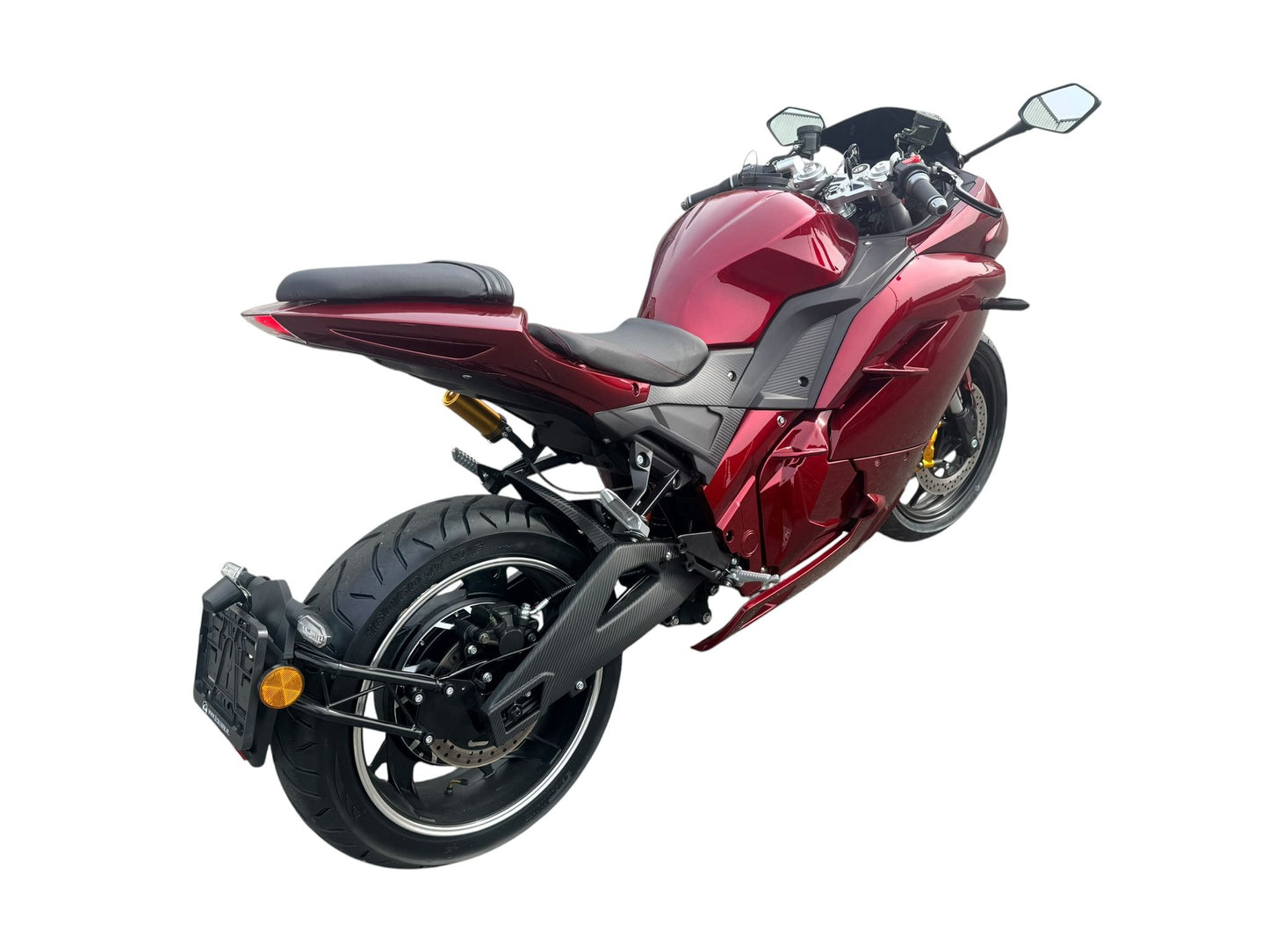 Ducalon R elektrische motorfiets in Candy Red, driekwart achteraanzicht op witte achtergrond